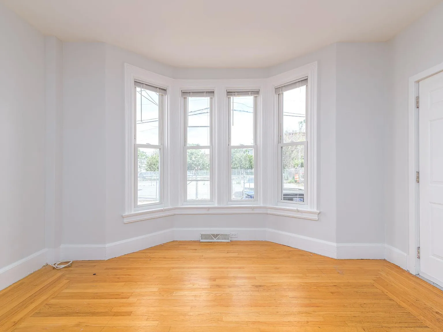 2 bed, 950 sqft, $2,000 — Photo 2