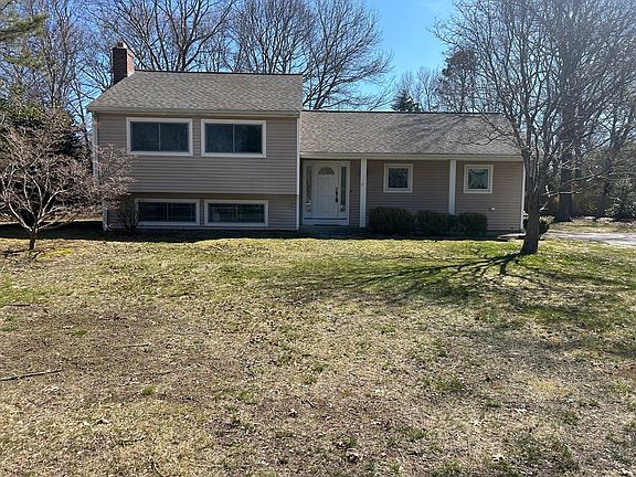 3rd image of 37 Hood Dr
