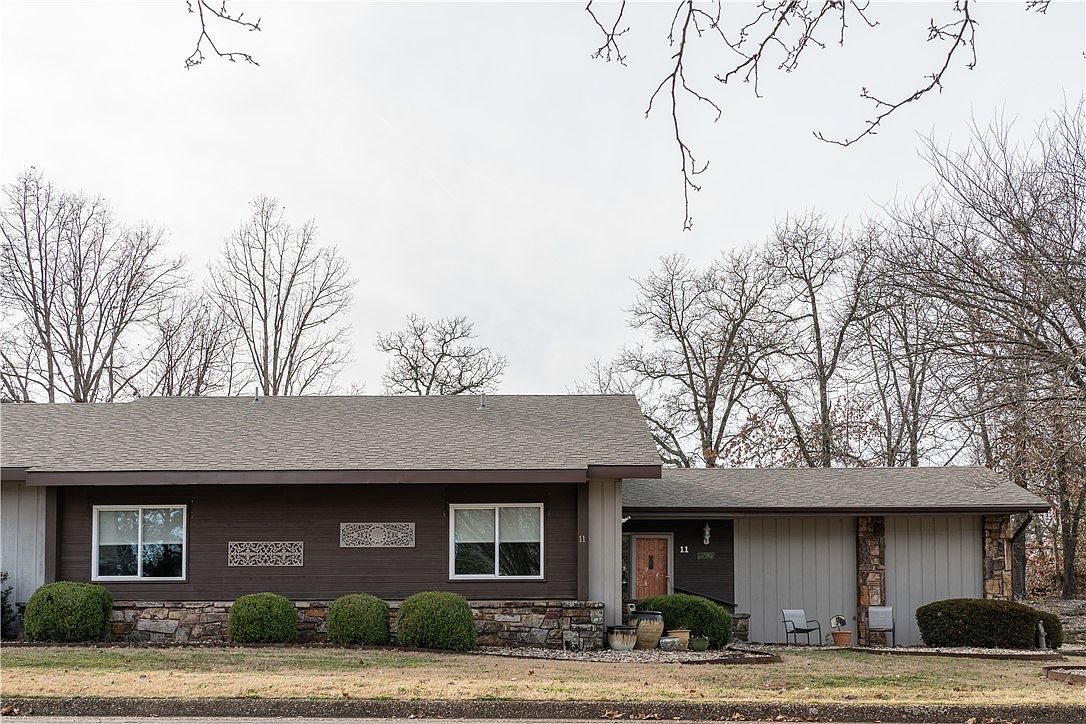 11 Fairway Dr