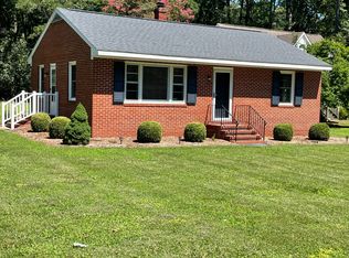 95 2nd Ave, Kilmarnock, VA 22482
