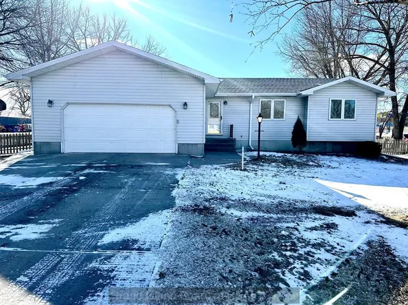 805 Country Acres Ln, Saint Libory, NE 68872