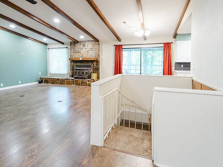68 Sierra Dr — Photo 3