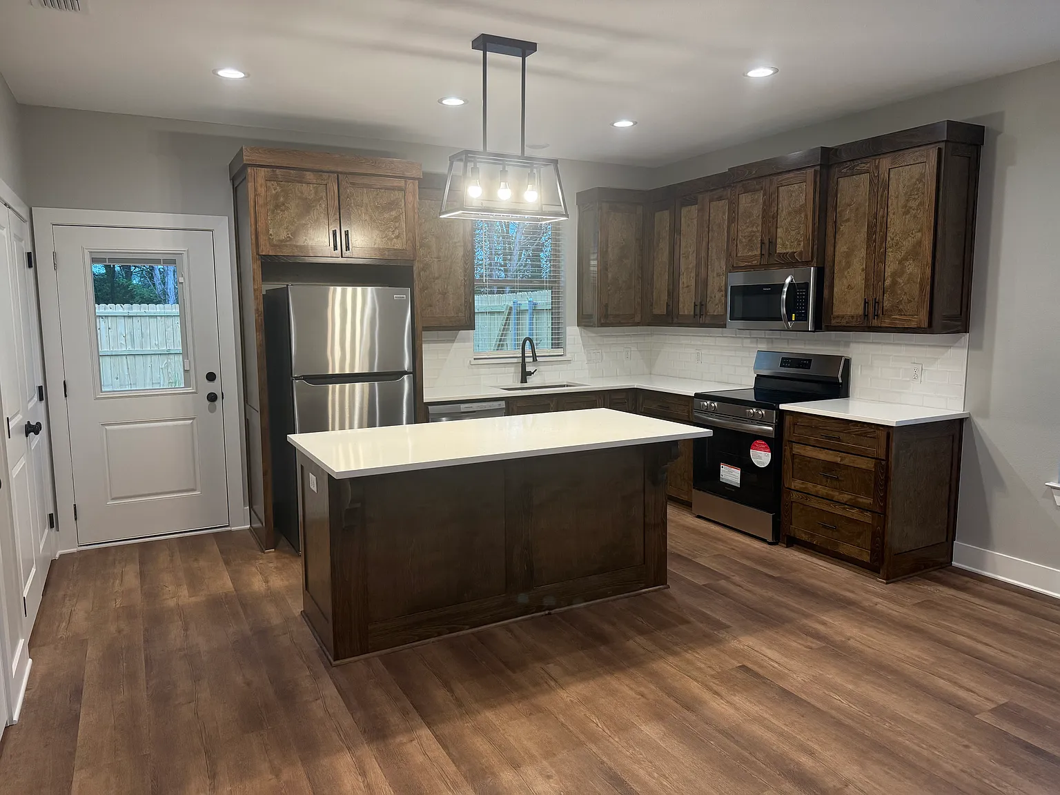 3 bed, $1,695 — Photo 3