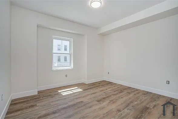390 Carroll Ave #2 — Photo 10