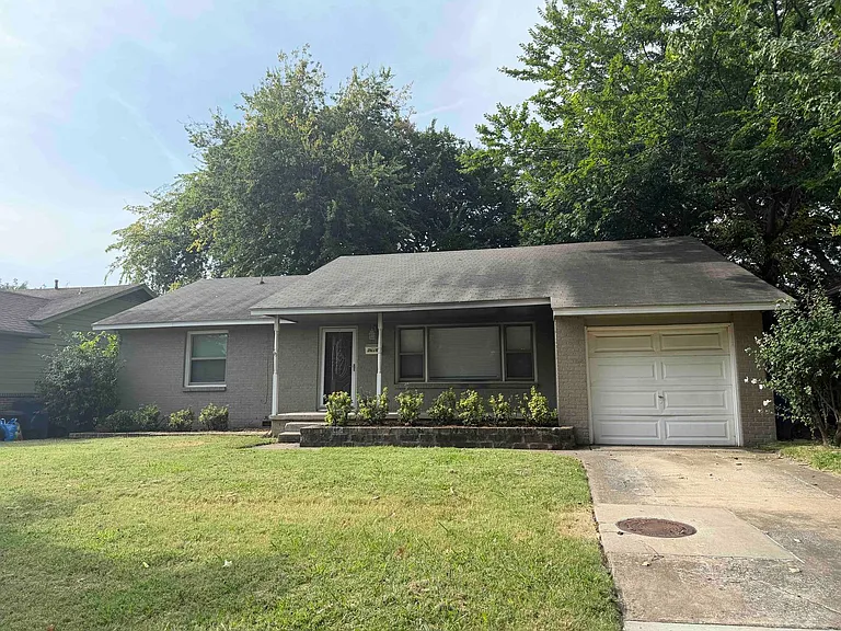 3616 E 40th Pl — Photo 1
