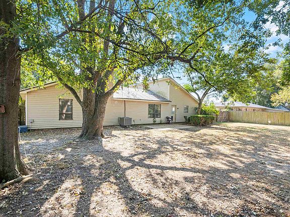 3rd image of 409 Blanton Dr