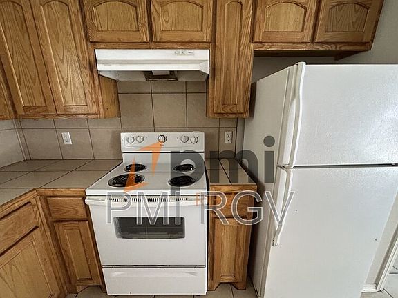 3rd image of 913 E Daffodil Ave #D
