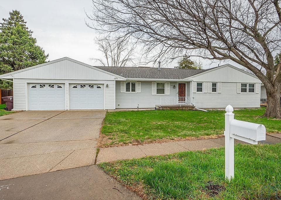 1st image of 107 Fairview Dr