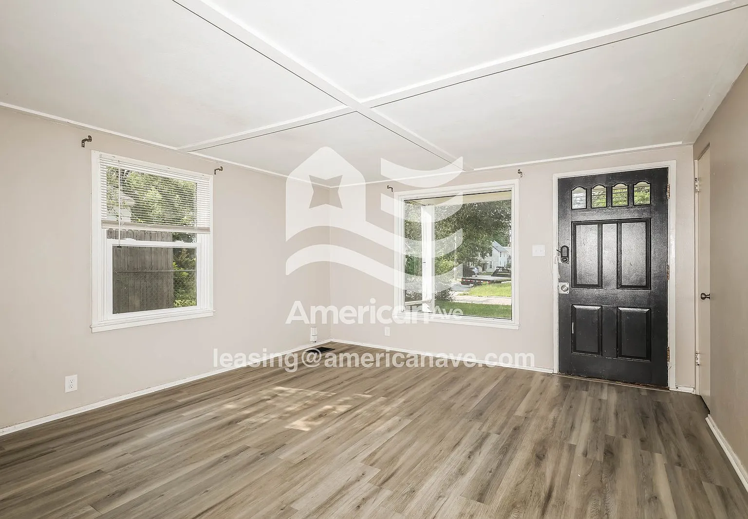 3 bed, 1.0 bath, 1008 sqft, $1,297 — Photo 3