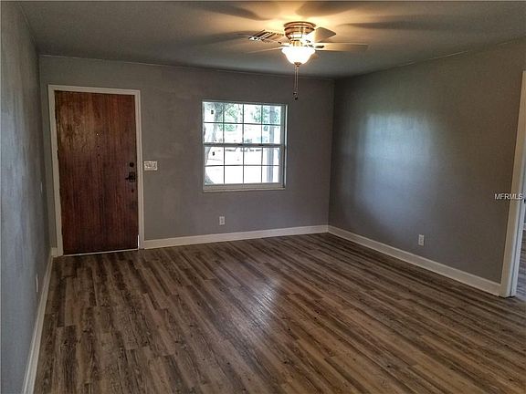 3rd image of 4321 Wallace Cir