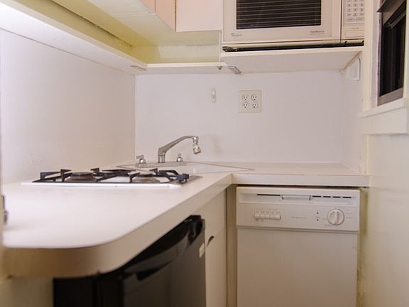 5th image of 339 E 58th St APT 3K