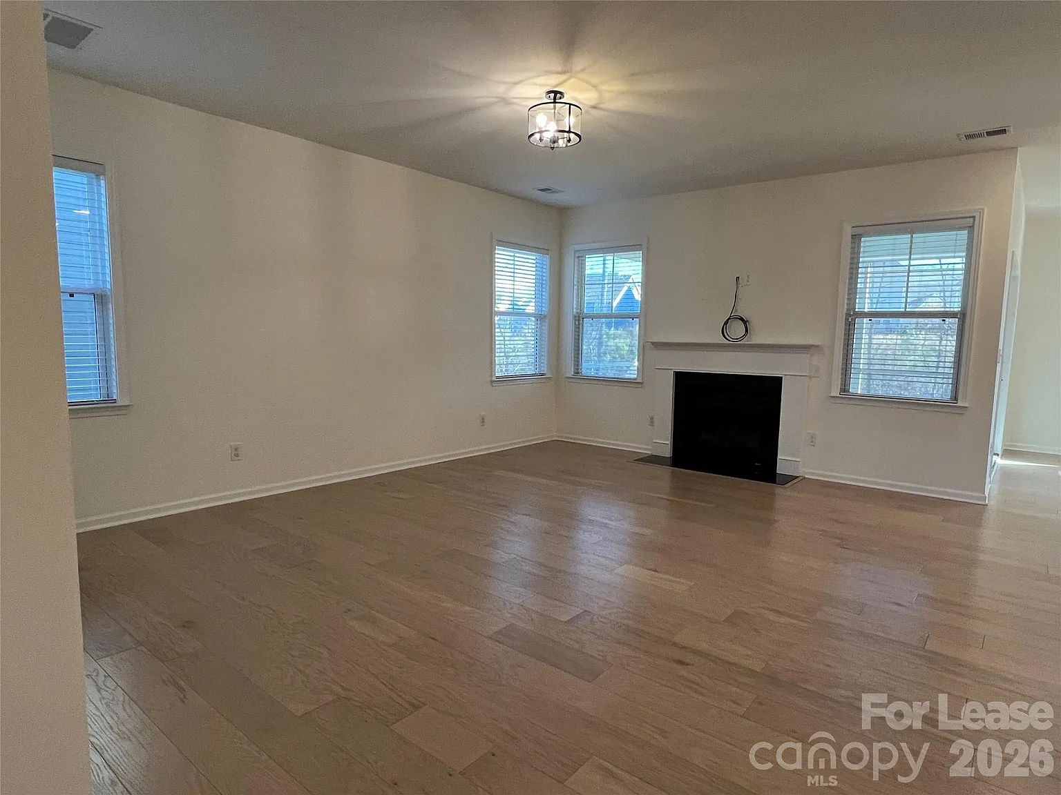 4 bed, 3.5 bath, 3314 sqft, $3,100 — Photo 4