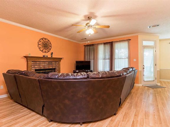 3rd image of 9030 Dewberry Ln