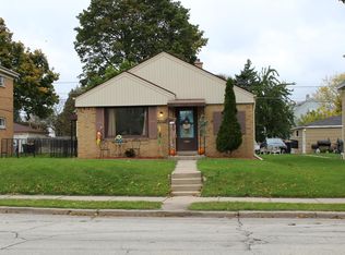 2061 S 74th St, West Allis, WI 53219