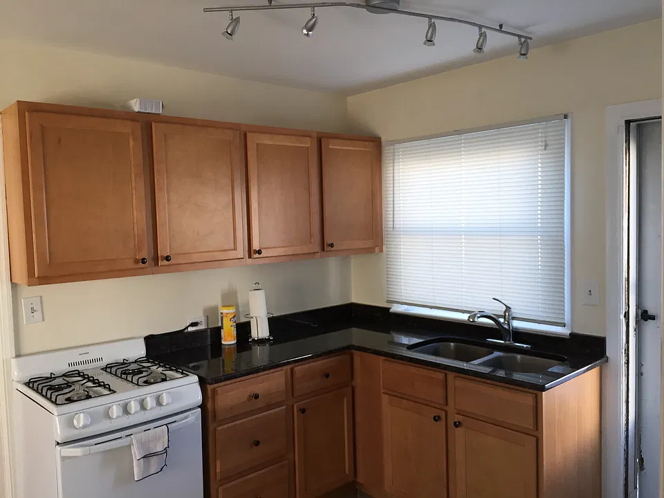 1232 Waukegan Rd #2R