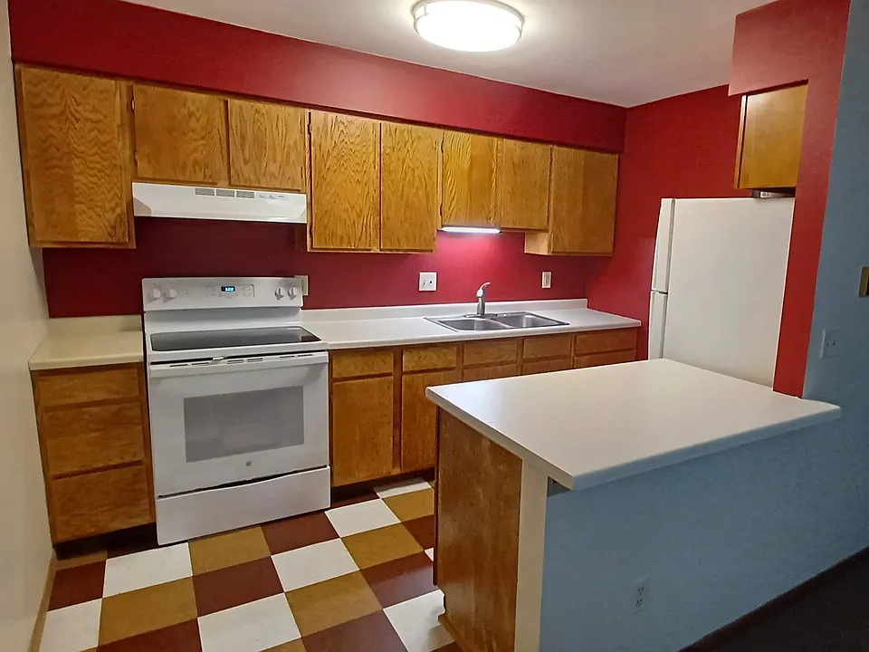 Kitchen with breakfast bar.