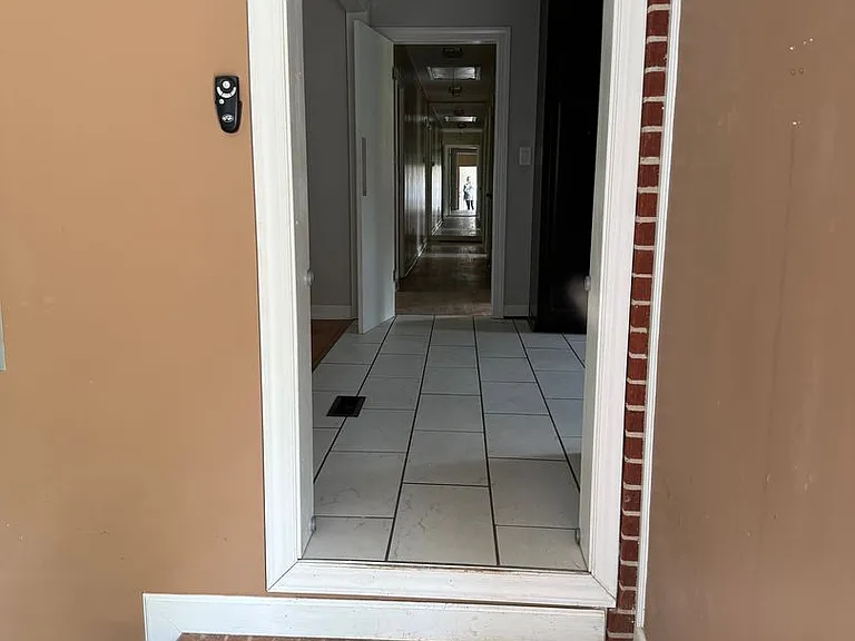 115 S Rosewood Dr — Photo 5