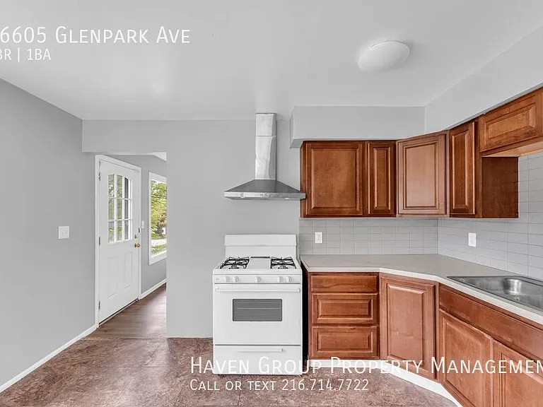 16605 Glenpark Ave — Photo 6