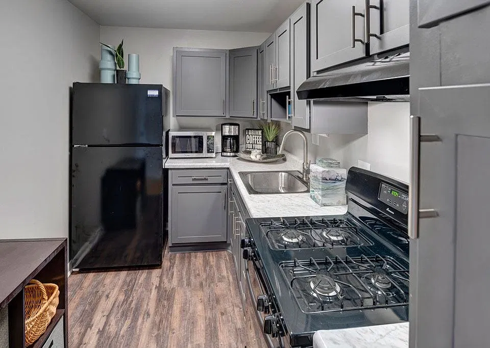 East Broad Plaza Apartments