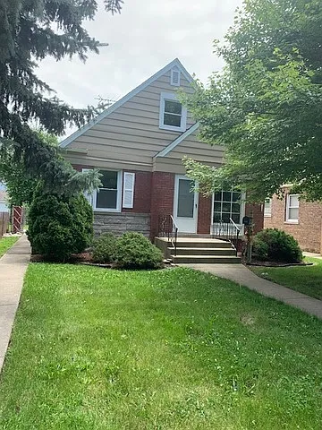 1361 Wentworth Ave photo 1