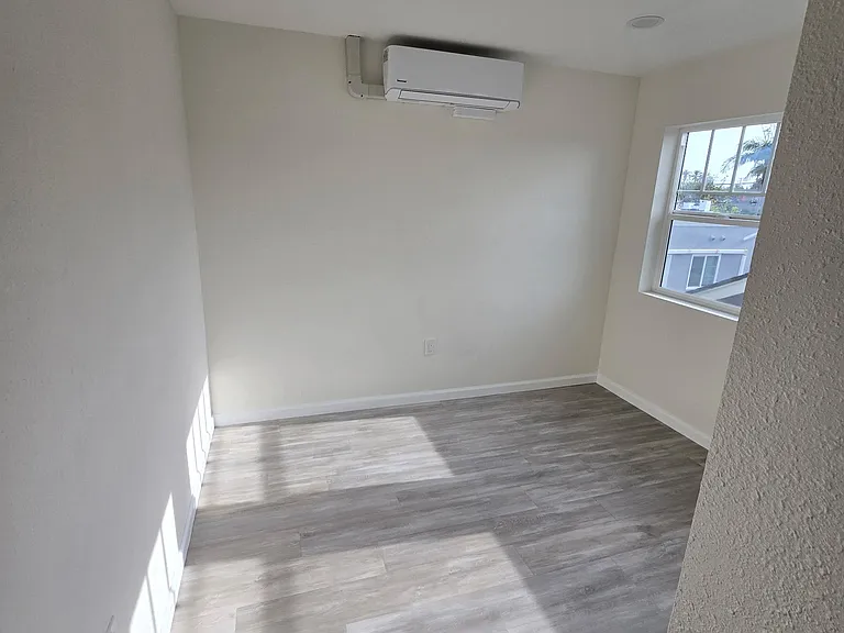 616 S Van Ness Ave #616D — Photo 8