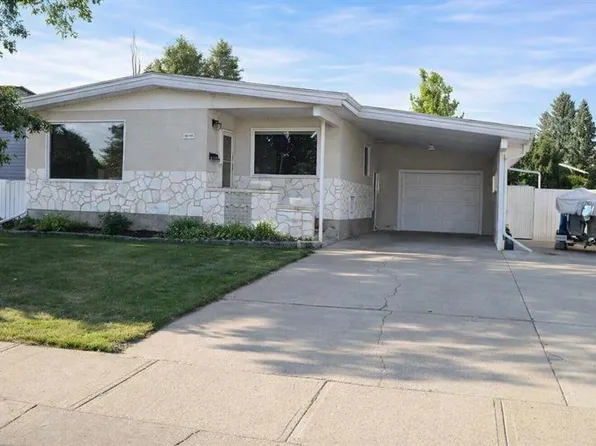 1121 Lakemount Blvd S, Lethbridge, AB T1K 3S4