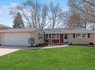 979 Beechwood Rd, Buffalo Grove, IL 60089