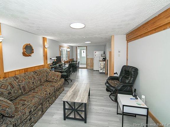 4th image of 51 Hillcrest Dr