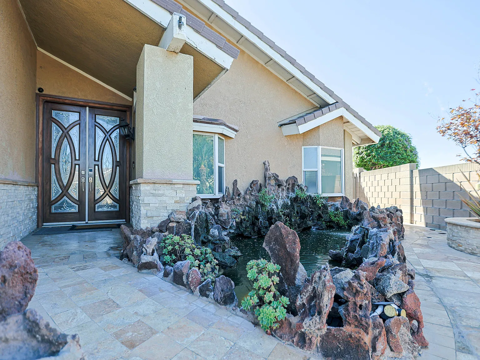 4 bed, 2.5 bath, 2454 sqft, $5,100 — Photo 4