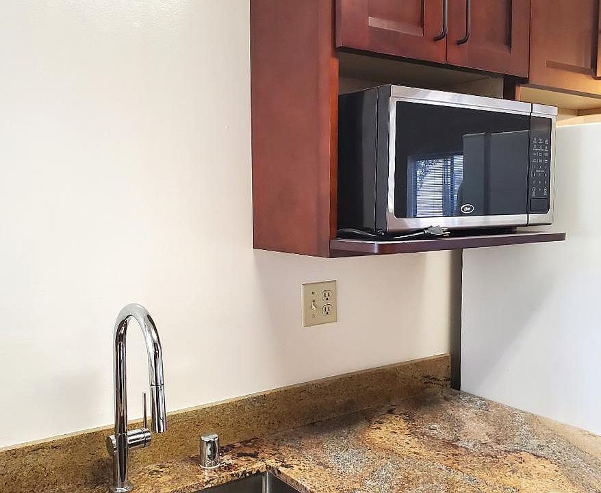 1st image of 590 Baker St APT 4