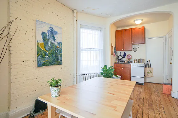 Rented by City Connections Realty | media 8