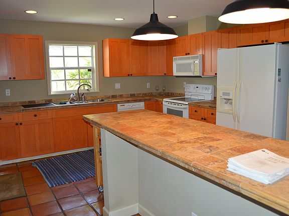 4th image of 300 River Oaks Dr