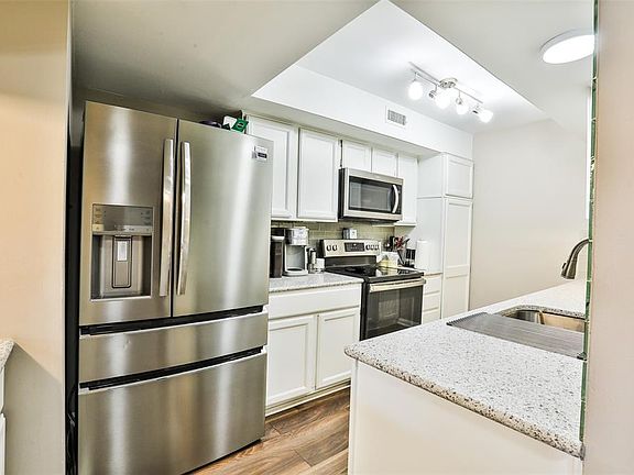 3rd image of 600 NW 4th St APT 206N