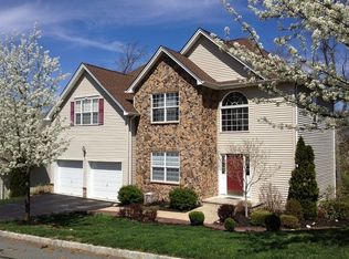 10 Butternut Ct, Hackettstown, NJ 07840
