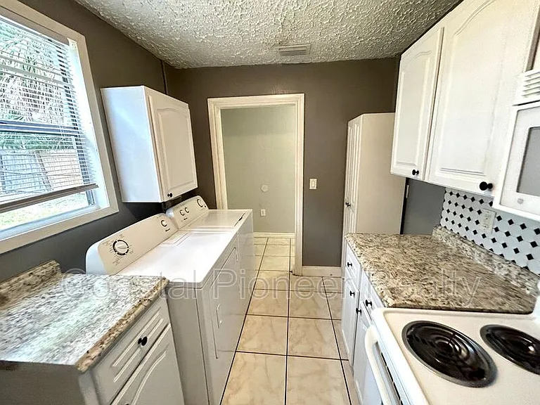 2308 E 15th Ave — Photo 18