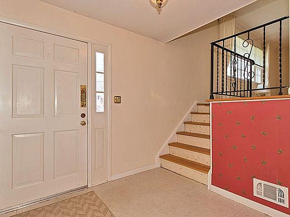 2nd image of 18 Donna Ln