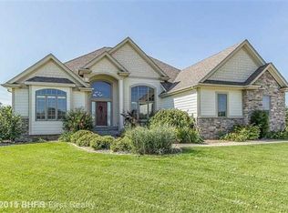 8518 Prairie Ridge Dr, Johnston, IA 50131