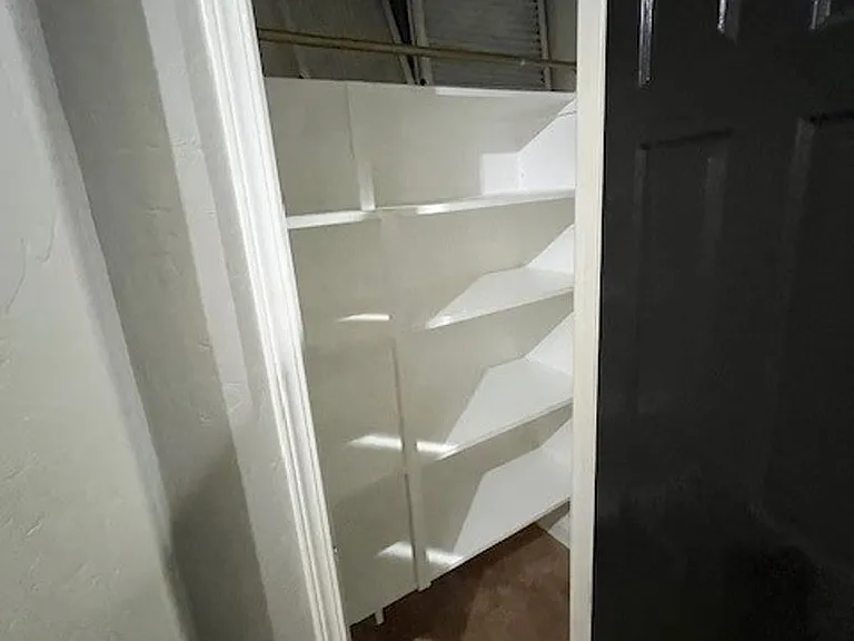 2437 W Glendale Ave — Photo 6