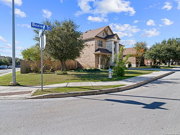 3rd image of 4554 Bexley Trail