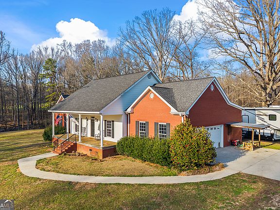 3rd image of 568 Hunt Rd