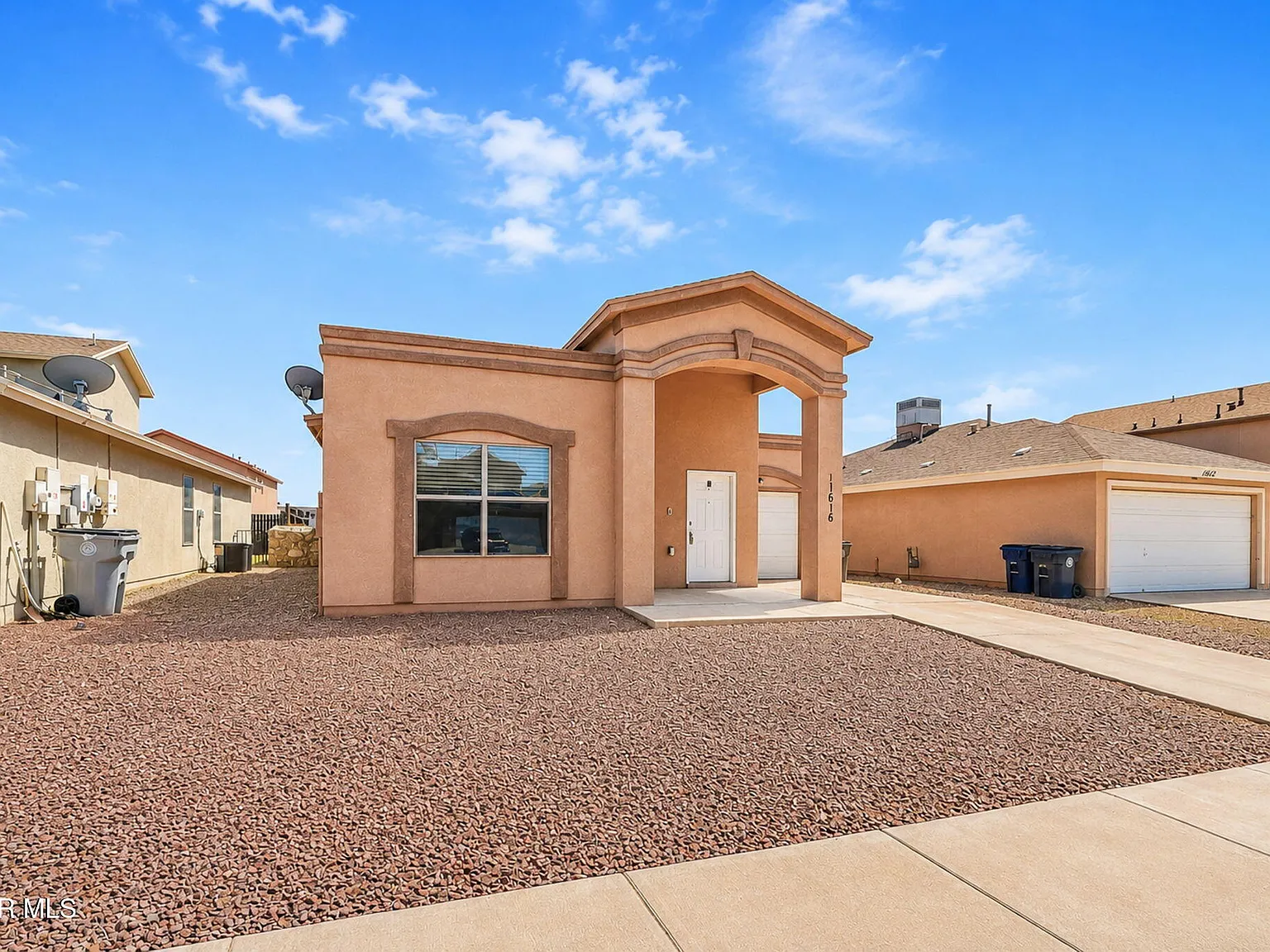 3 bed, 2.0 bath, 1204 sqft, $1,850 — Photo 1