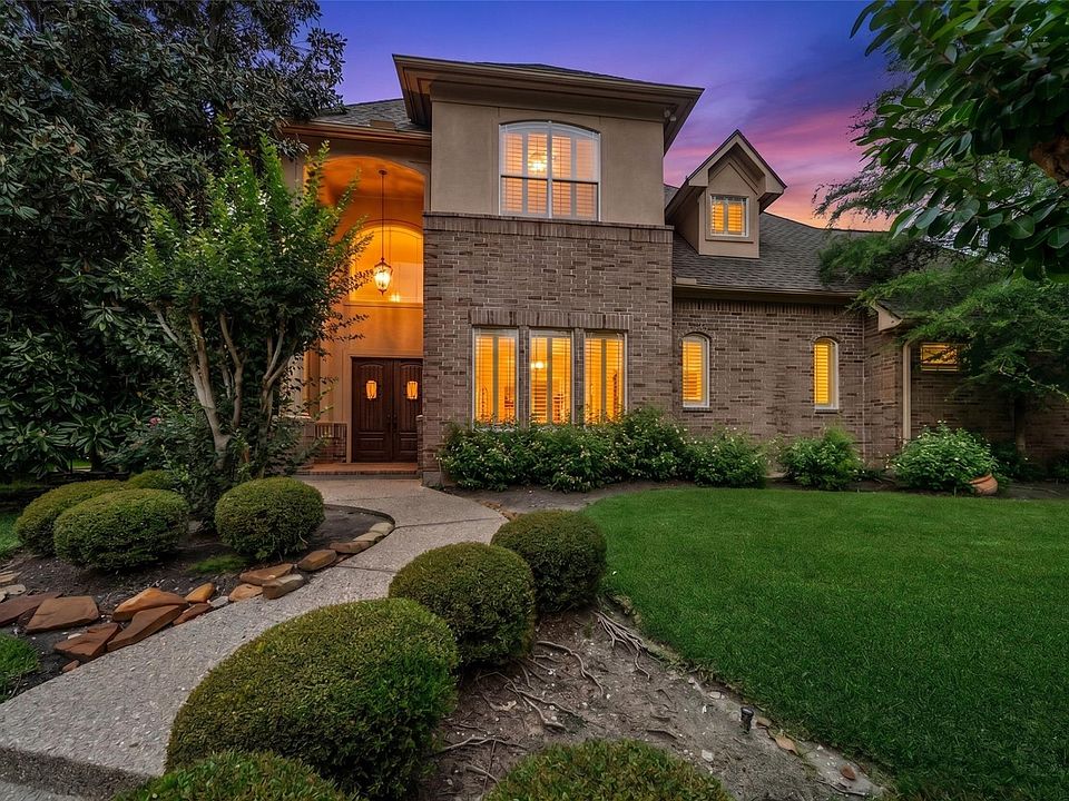 1st image of 21 Wedgewood Dr W