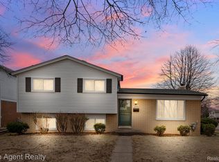 36310 Bagdad Dr, Sterling Heights, MI