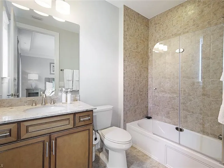 2751 Tiburon Blvd E #201 — Photo 17