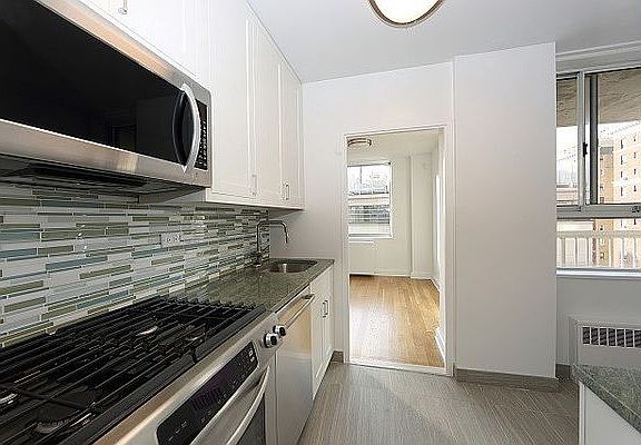 4th image of 424 W End Ave #2004