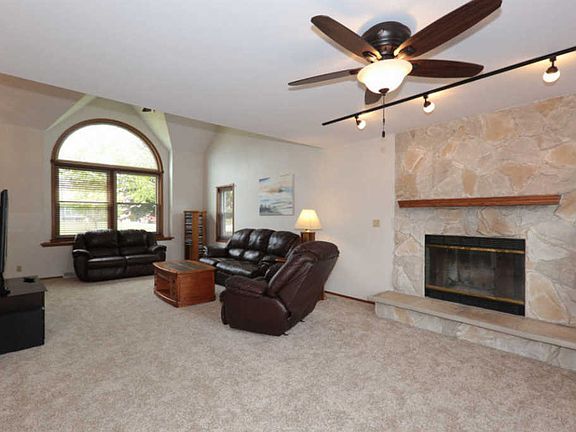 4th image of 1323 Williams Ave