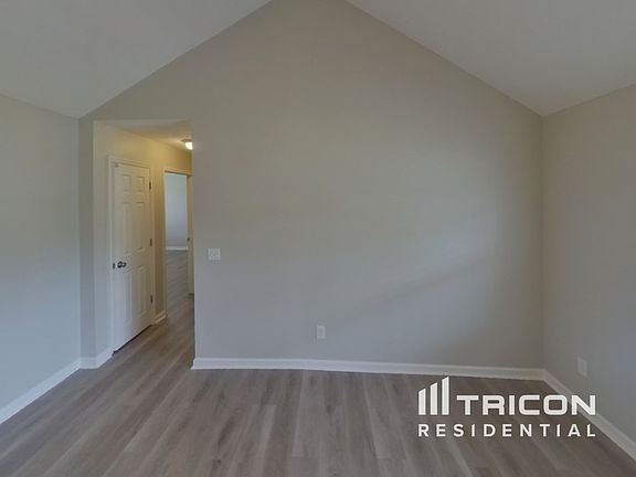 3rd image of 3002 Henderson Ln