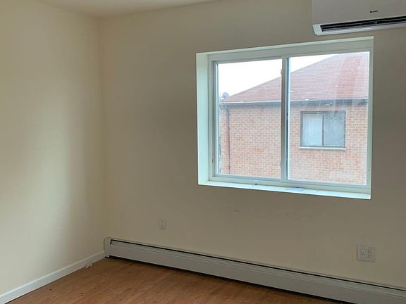 5th image of 4208 164th St Fl 1ST