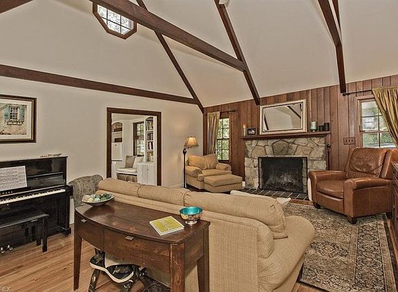 5th image of 8463 Summit Dr