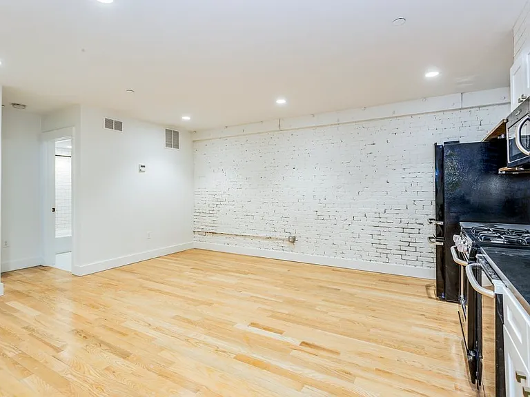 282 North St #6 — Photo 16
